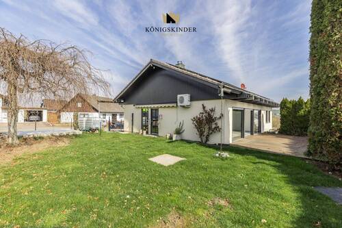 Großer Garten mit viel Grün - 