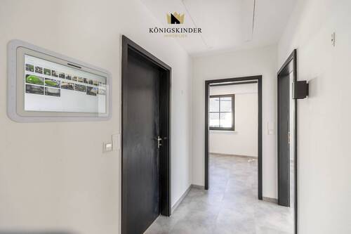 Flur, Zugang zum Dachboden - 