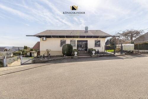 Willkommen im charmanten Landhaus - 5 Zimmer Einfamilienhaus zum Kaufen in Tiefenbronn / Lehningen