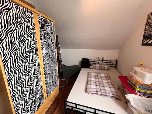 Zimmer im Dachgeschoss - 