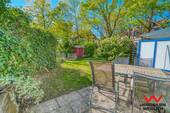 Terrasse mit Blick in den Garten - 