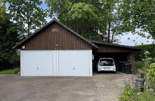 Garagen und Carport Nordseite - Einfamilienhaus mit 179,00 m&sup2; in Hamburg zum Kaufen