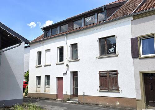 Gebäudefront - Einfamilienhaus mit 270,00 m² in Rehlingen-Siersburg zum Kaufen