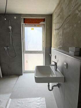 Bad (Dusche, WC, Waschbecken) - 