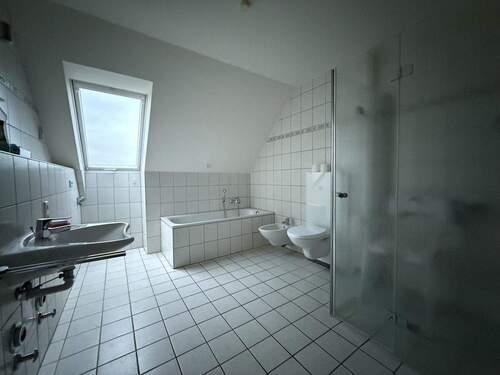 Badezimmer - 2 Zimmer Etagenwohnung zum Kaufen in Crailsheim