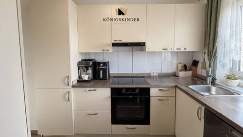 Moderne, neu eingebaute Küche (ohne Kühlschrank).jpeg - Etagenwohnung mit 79,40 m&sup2; in Metzingen zum Kaufen