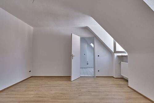 Schlafzimmer leer - Etagenwohnung mit 83,00 m² in Nürnberg zur Miete