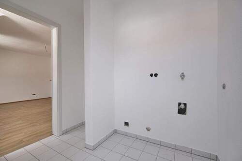 Abstellraum mit Waschmaschinenanschluss - 