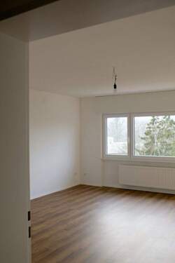 Wohnzimmer - 3 Zimmer Etagenwohnung zum Kaufen in Niefern-Öschelbronn