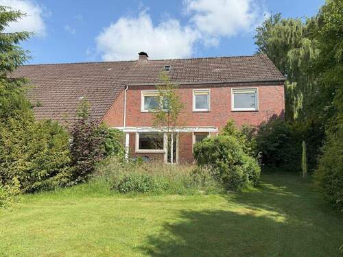 Seitenansicht - 9 Zimmer Bauernhaus, Landhaus zum Kaufen in Aurich