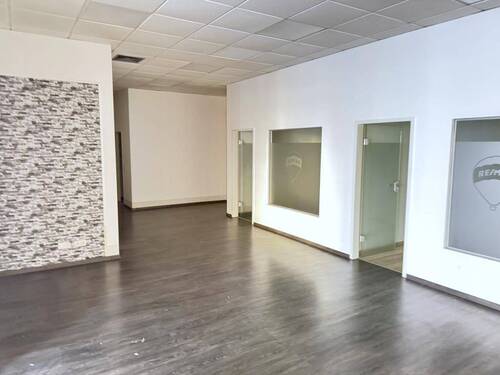 Großzügige Ladenfläche - Gewerbeobjekt (Büro, Produktion, Verkauf) in Fürth zur Miete