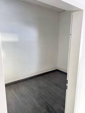 Eines von zwei separaten Büros - 