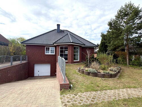 Parkplatz - 4 Zimmer Einfamilienhaus zum Kaufen in Neetze