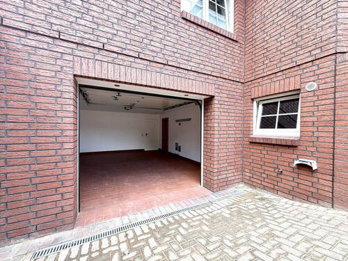 Einfahrt Garage - 4 Zimmer Einfamilienhaus in Neetze