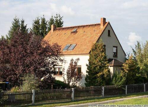 Ansicht von Süden - Einfamilienhaus - 140.000,00 EUR Kaufpreis, ca.  130,00 m² Wohnfläche