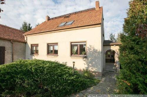 Hofsicht von Süden - 5 Zimmer Einfamilienhaus zum Kaufen in Burkau
