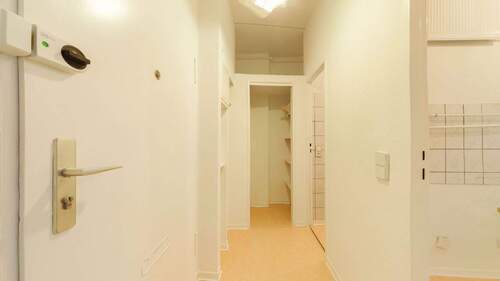 Flur - 1 Zimmer Etagenwohnung zur Miete in Berlin