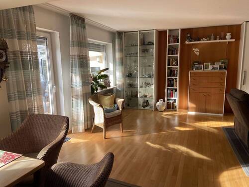 Wohnzimmer - 5 Zimmer Einfamilienhaus zum Kaufen in Forchheim