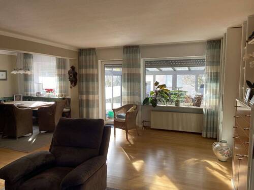 Wohnzimmer - 5 Zimmer Einfamilienhaus in Forchheim