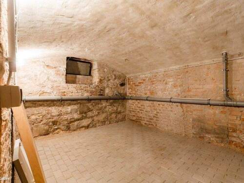 Großes Kellerabteil inklusive - 