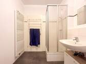 Badezimmer mit Dusche - 