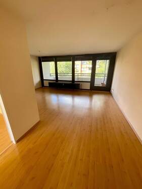 Wohnzimmer - 3 Zimmer Etagenwohnung zur Miete in Langenhagen