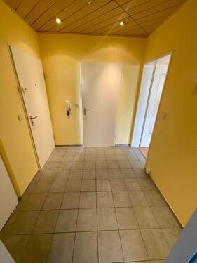 Flur - Etagenwohnung mit 80,70 m² in Langenhagen zur Miete