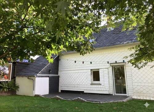 Gartenbereich - Blick Richtung Terrasse - 5 Zimmer Einfamilienhaus in Weitefeld