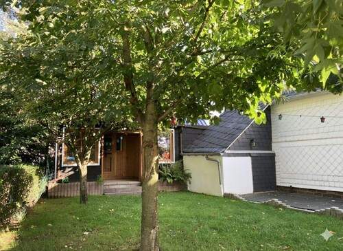 Gartenbereich - Blick Richtung Terrasse & Laube - Einfamilienhaus mit 124,00 m&sup2; in Weitefeld zum Kaufen