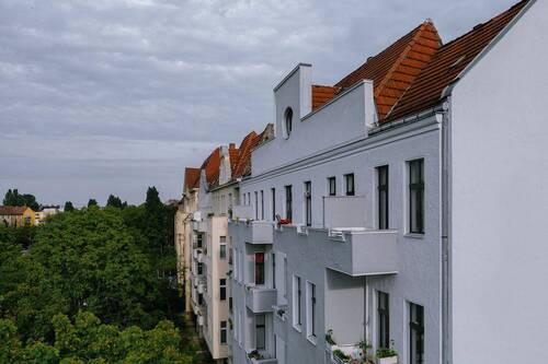 Außenansicht - Vermietete 2-Zimmerwohnung mit Balkon in modernisiertem Altbau