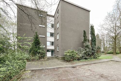Hausansicht - 3,5 Zimmer - ruhige Lage - Balkon