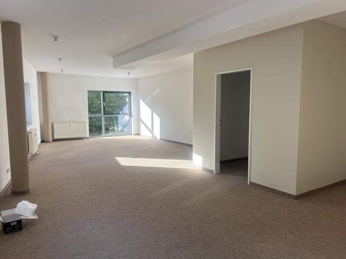 Büro - Viel Platz für Ihren Erfolg bietet dieses helle Einzelbüro mit separatem Archivraum!