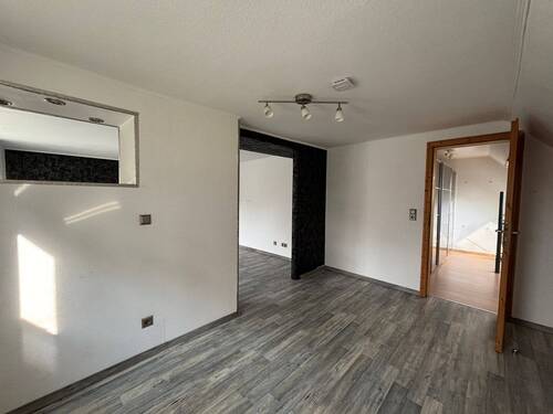 DG: Blick Richtg. Eingang Flur - 