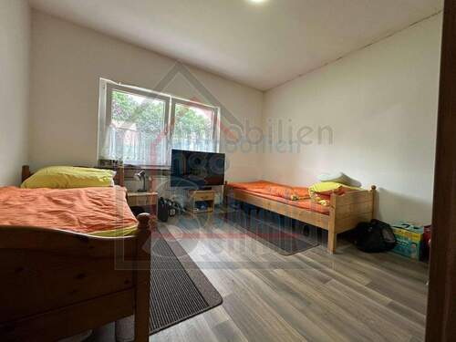 Schlafzimmer I - 5 Zimmer Mehrfamilienhaus, Wohnhaus zum Kaufen in Weener