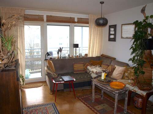 Wohnzimmer - Ab 01.01.2026 bezugsfrei! Schöne 2-Zimmer-Wohnung mit großem Süd-West-Balkon