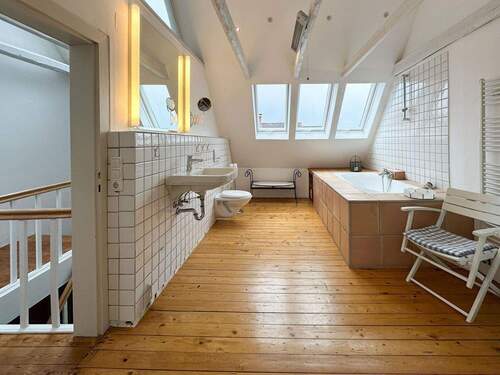 Das obere Badezimmer - Charmantes Landhaus mit großem Garten - Ruhe &Natur nahe Hannover