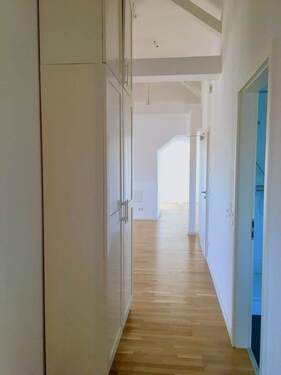 Flur mit Einbauschrank - 