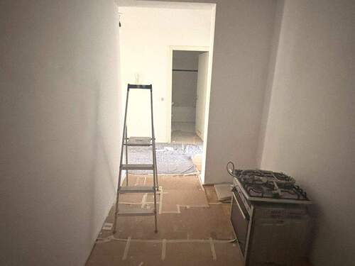 Freundlicher Flur mit viel Platz - 3 Zimmer Etagenwohnung in Berlin