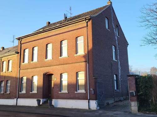 seitliches Frontbild - Mehrfamilienhaus, Wohnhaus in Viersen