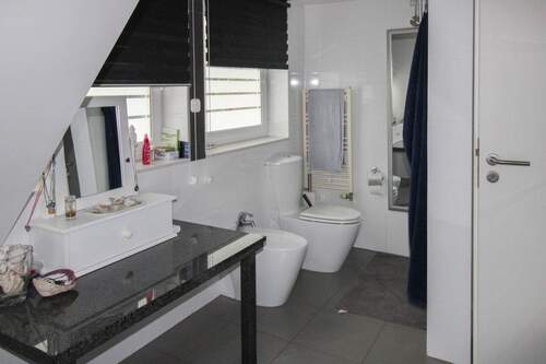 Badezimmer_2_OG_Sicht_2 - 