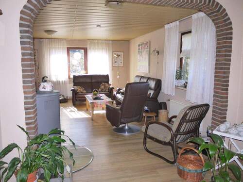 Wohnzimmer - Einfamilienhaus mit 194,00 m&sup2; in Friedeburg zum Kaufen