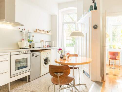 Küche mit Zugang zum Garten - 3 Zimmer Etagenwohnung in Kiel