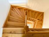 Elegante Holztreppe - 
