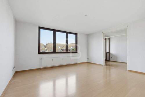 Helles Wohnzimmer - 3 Zimmer Etagenwohnung zum Kaufen in Köln