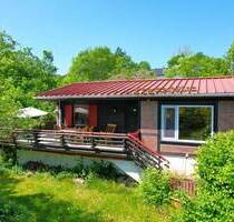 Wunderschön gelegener Bungalow mit großzügiger Terrasse, Gartenhaus und Aussicht in Schutz