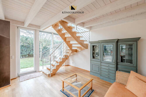 Nicht nur über das Treppenhaus, sondern auch über eine weitere Treppe im Wintergarten - 