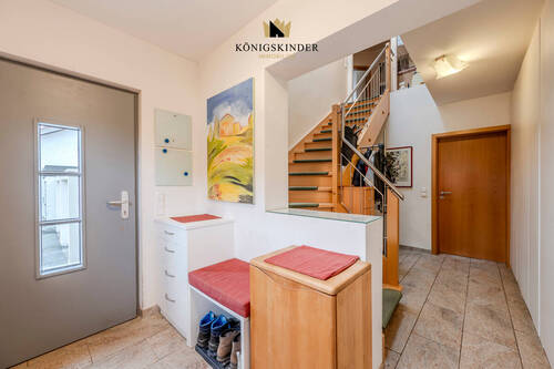 Herzlich Willkommen in Ihren neuen Domizil! - Mehrfamilienhaus, Wohnhaus mit 315,00 m² in Metzingen - Neuhausen zum Kaufen