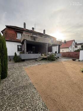 Blick auf Terrasse (linke Haushälfte) - 