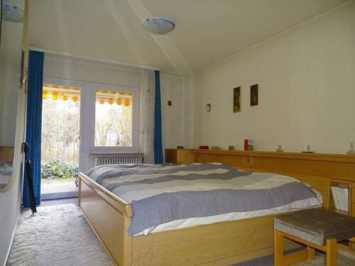 Schlafzimmer mit Zugang zur Terrasse - 