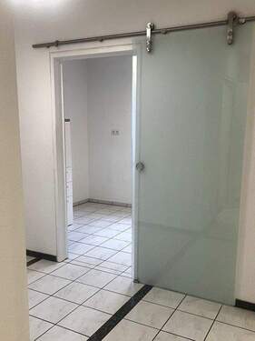 Glas-Schiebetür zur Küche - 